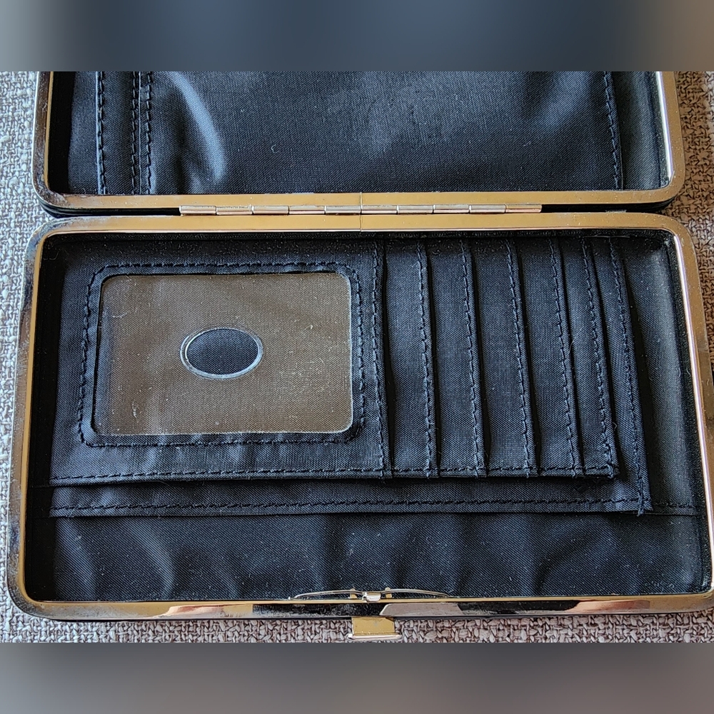 Initial "R" wallet. - Picture 5 of 7